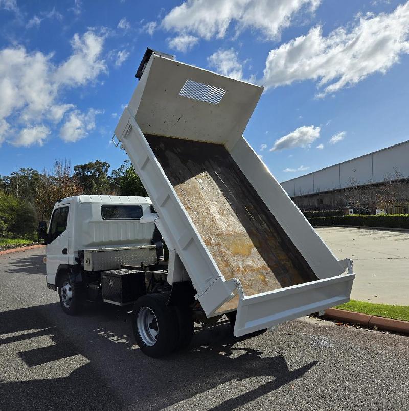 2017 Fuso CANTER 615 