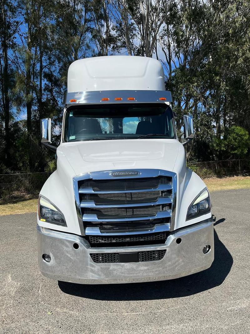 2023 Freightliner Cascadia 126 Ex Demo 