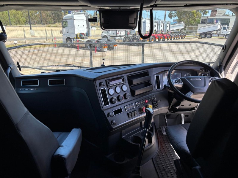 2021 Freightliner Cascadia 126 145000kg GCM 60 inch sleeper Double bunks 