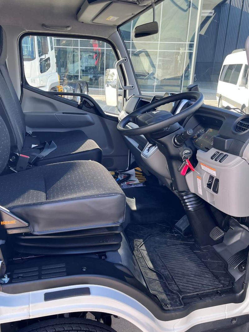 2025 Fuso Canter 515 PANTECH AND LOADER 