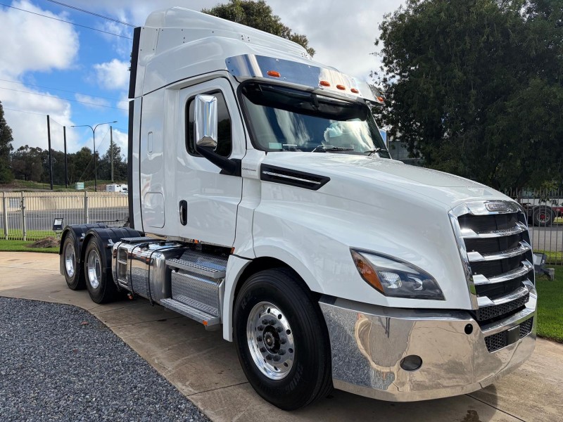 2025 Freightliner Cascadia 126 
