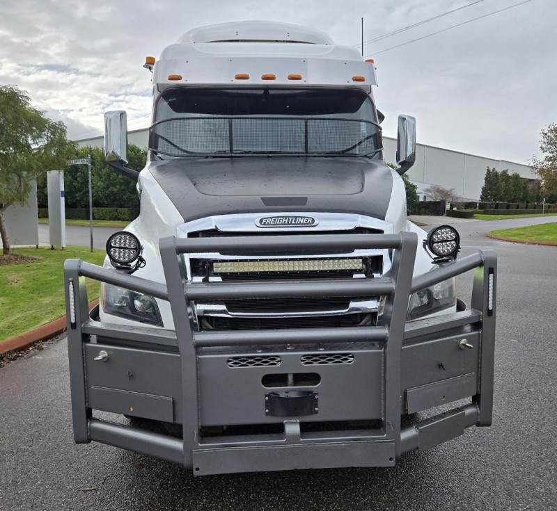 2021 Freightliner Cascadia 126 
