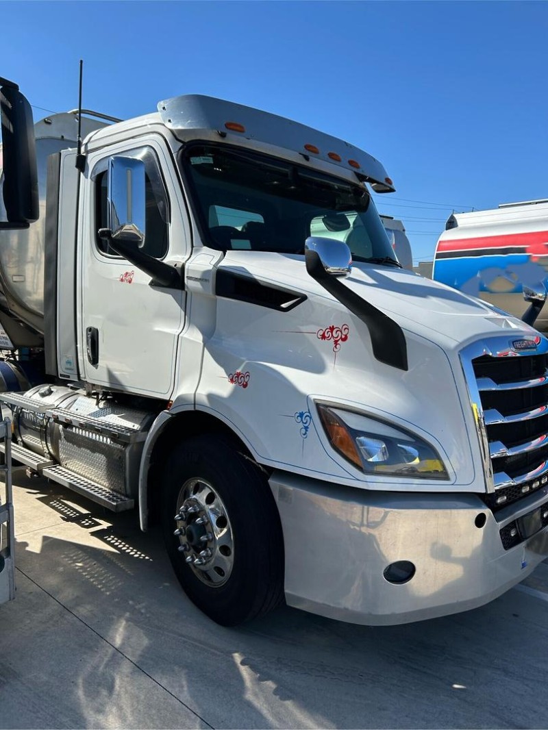 2022 Freightliner Cascadia 116 Day Cab 