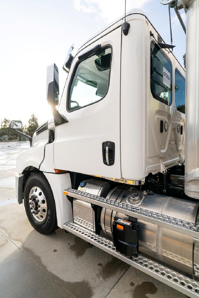 2024 Freightliner Cascadia 