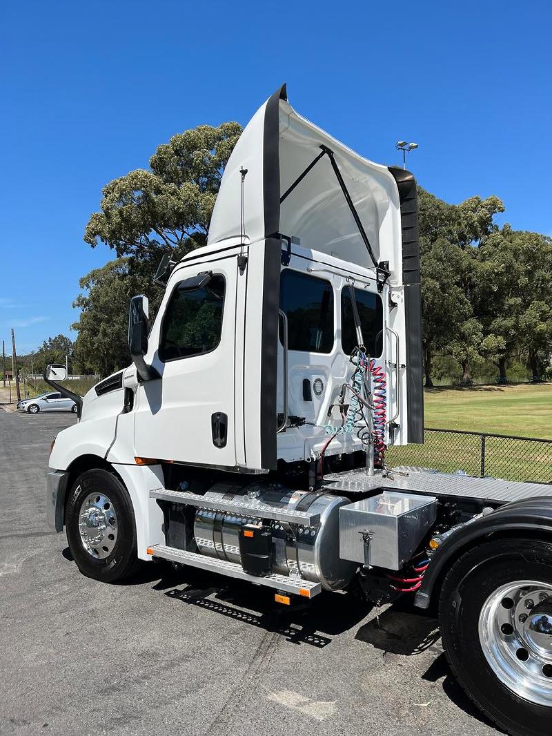 2023 Freightliner Cascadia 126 Its time to go 