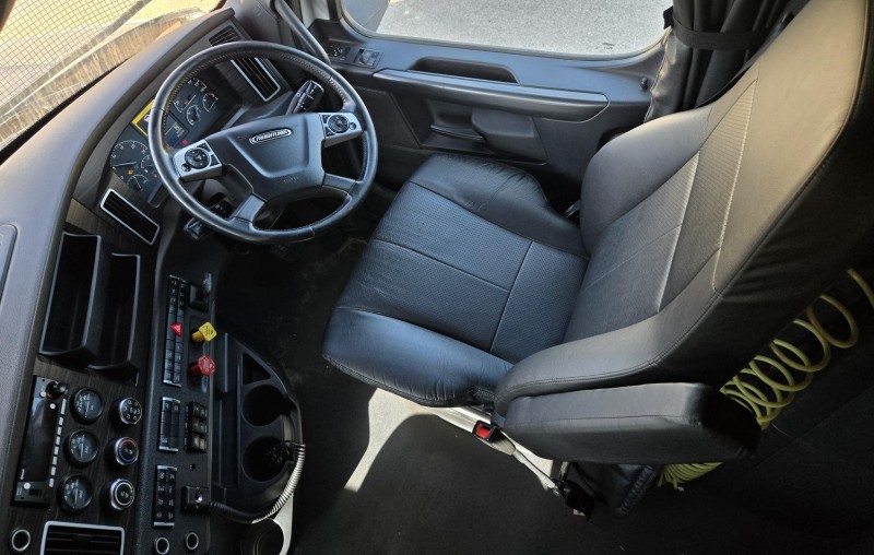 2020 Freightliner Cascadia INTEGRATED SINGLE SLEEPER 