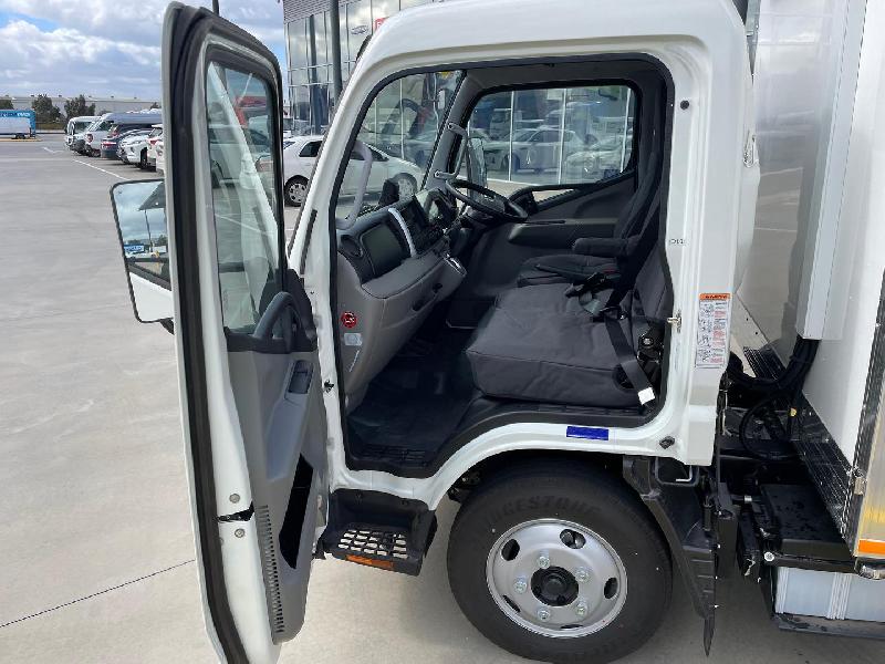2025 Fuso CANTER 515 Narrow Cab 3 Pallet Fridge 