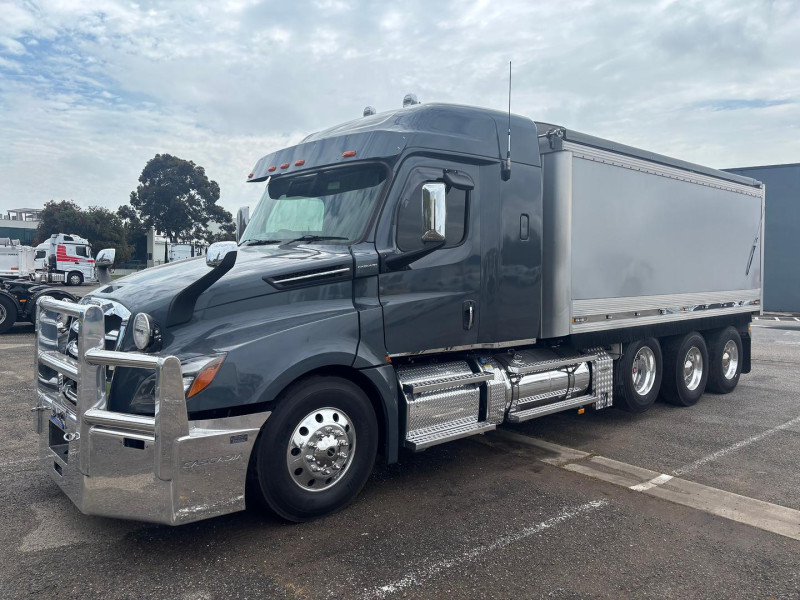 2022 Freightliner Cascadia 126 Alloy tipper with lift up axle 