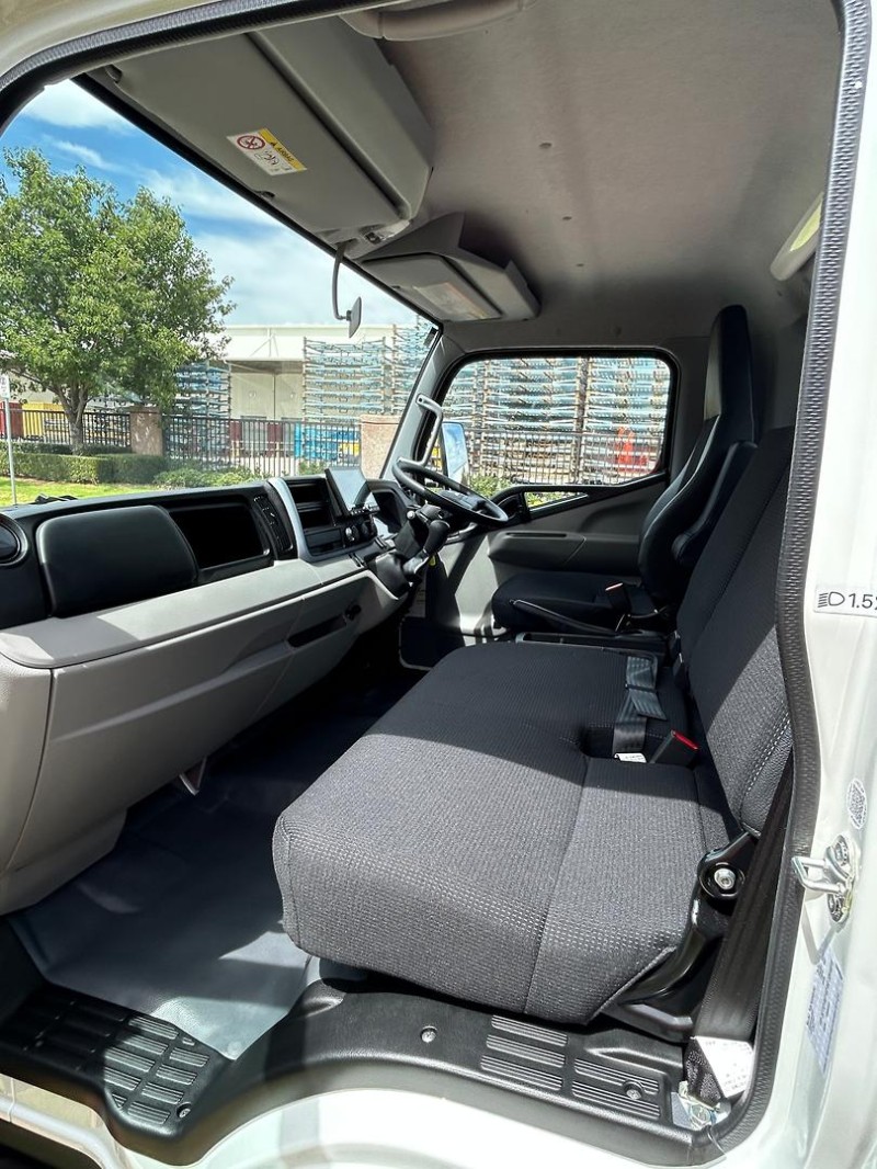2025 Fuso Canter 4x4 Traytop 