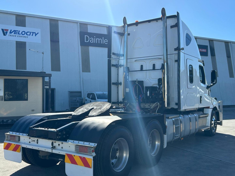 2022 Freightliner Cascadia 126 Available now 