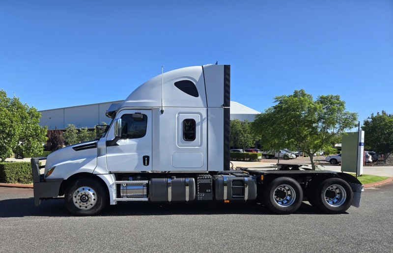 2021 Freightliner Cascadia 116 AS HIGHROOF 6X4 PRIME MOVER 