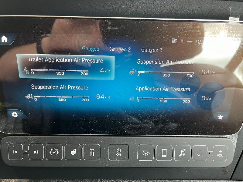 2025 Freightliner Cascadia 126 