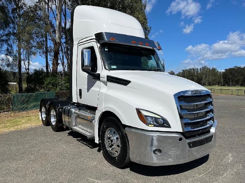 2023 Freightliner Cascadia 126 Ex Demo 