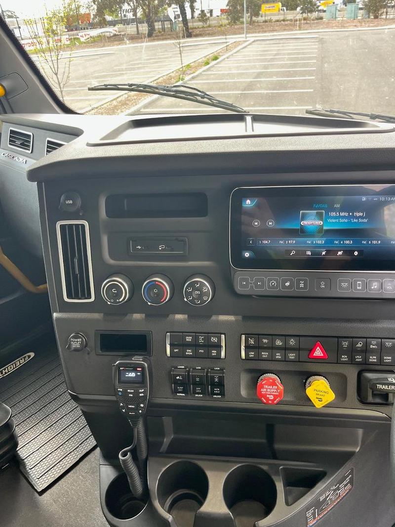 2024 Freightliner Cascadia 126