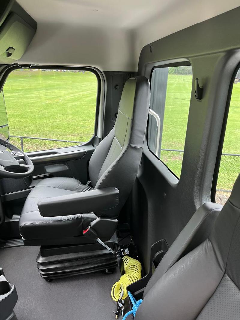 2023 Freightliner Cascadia 116 