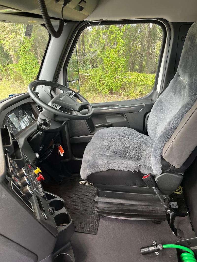 2023 Freightliner Cascadia 126 