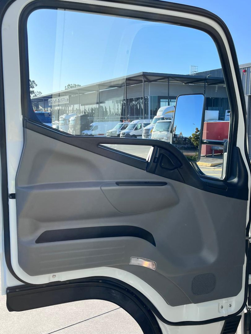 2026 Fuso Canter 815 6 PALLET CURTAINSIDE BODY 