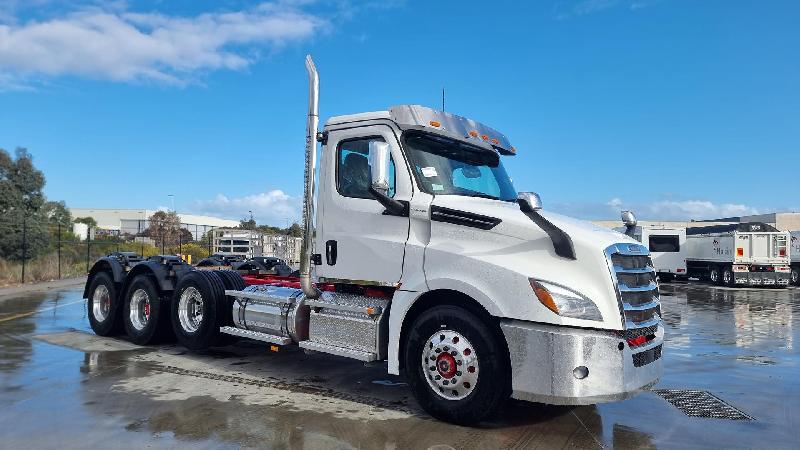 2024 Freightliner Cascadia 126 Tipper