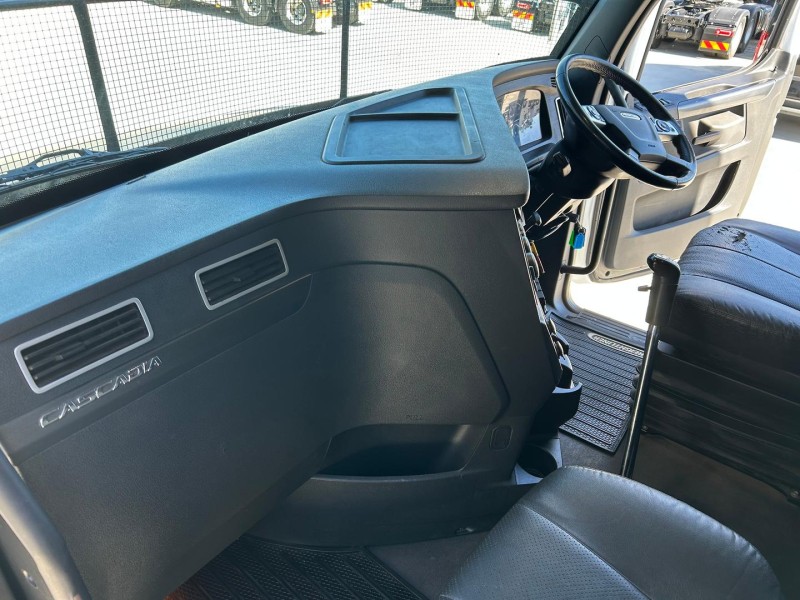 2021 Freightliner Cascadia 126 126 