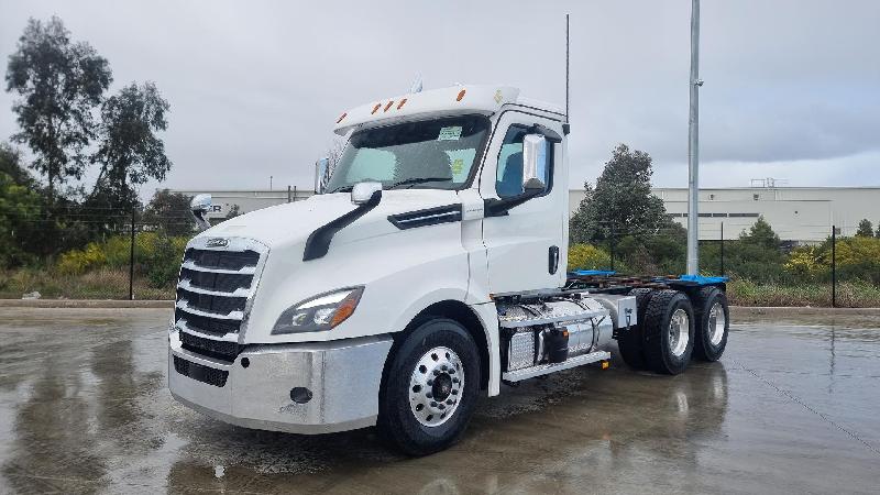 2024 Freightliner Cascadia 126 Tipper