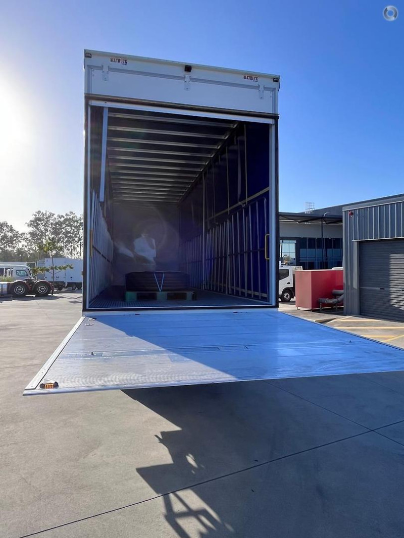 2026 Fuso Shogun FU84 360 14 PALLET CURTAINSIDER BODY AND LOADER 