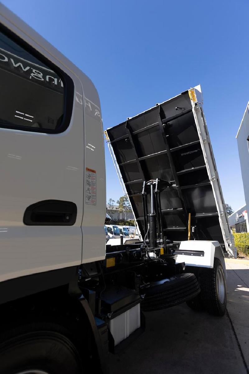 2024 Fuso Canter 815 