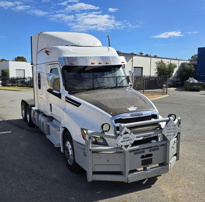 2020 Freightliner Cascadia INTEGRATED SINGLE SLEEPER 
