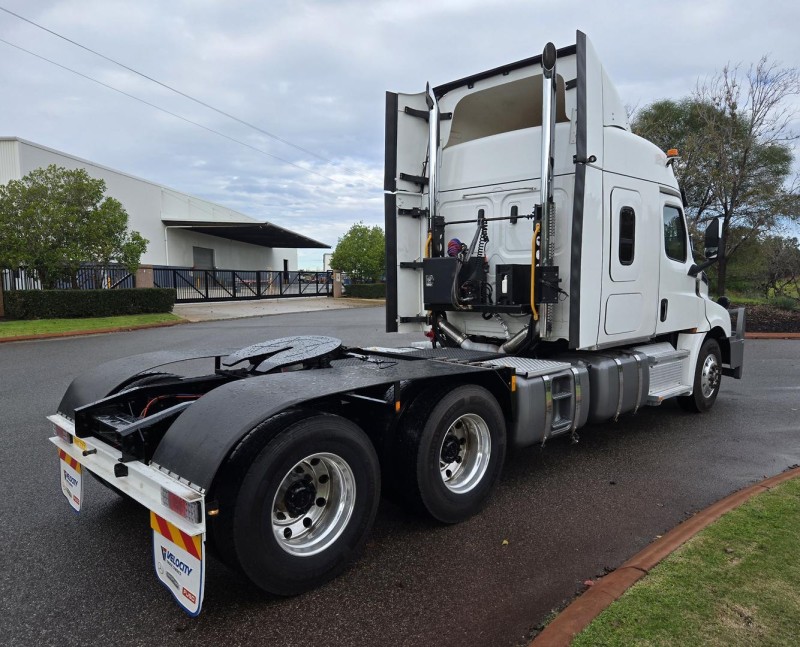 2021 Freightliner Cascadia 126 