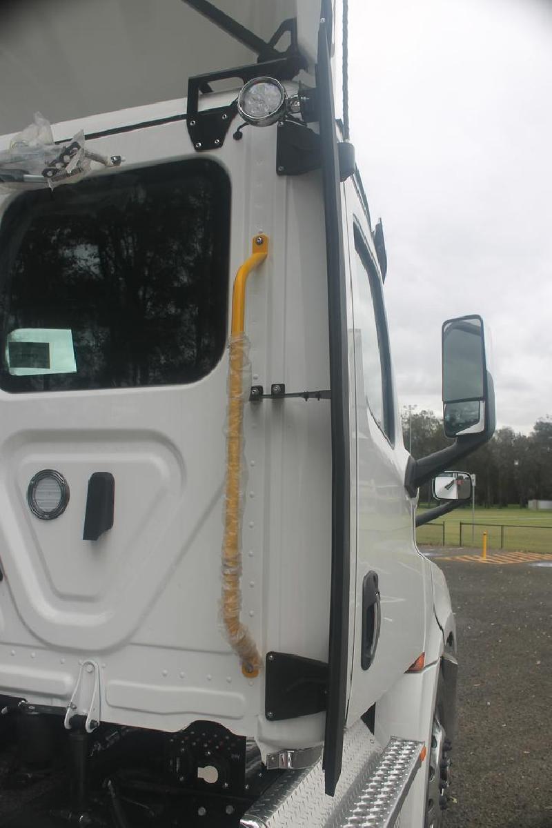 2024 Freightliner Cascadia 126 