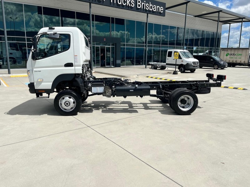2026 Fuso Canter 4x4 CAB CHASSIS 