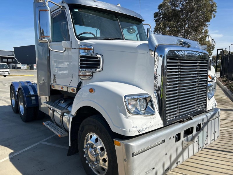 2019 Freightliner Coronado 114 