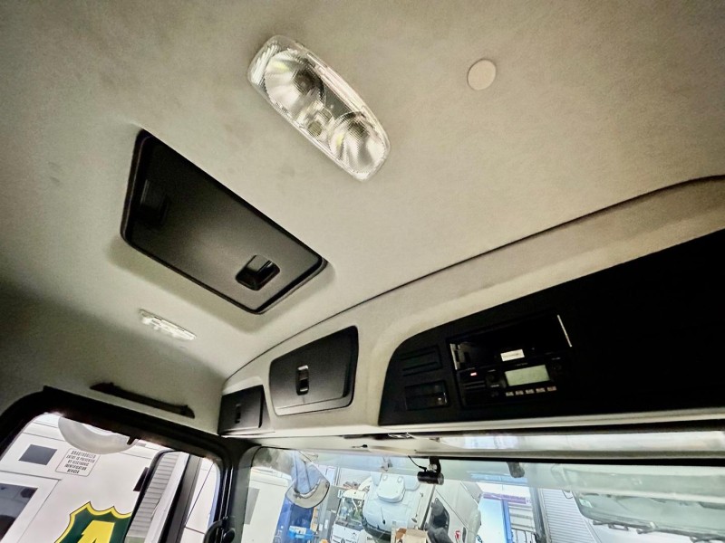 2018 Mercedes-Benz Actros 2535 M-cab 14 Pallet Rigid fiberglass body with tail lift 