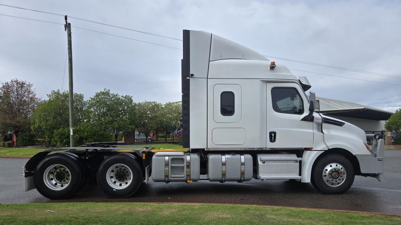 2021 Freightliner Cascadia 126 