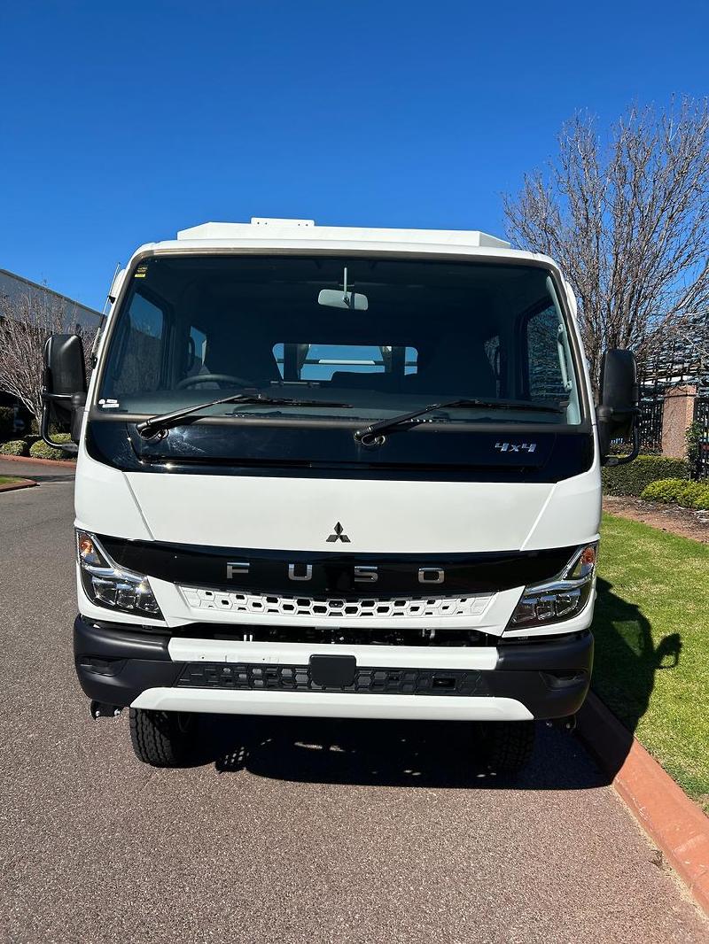 2025 Fuso Canter 4x4 Crewcab 