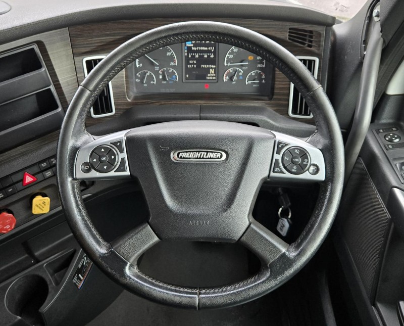 2021 Freightliner Cascadia 126 