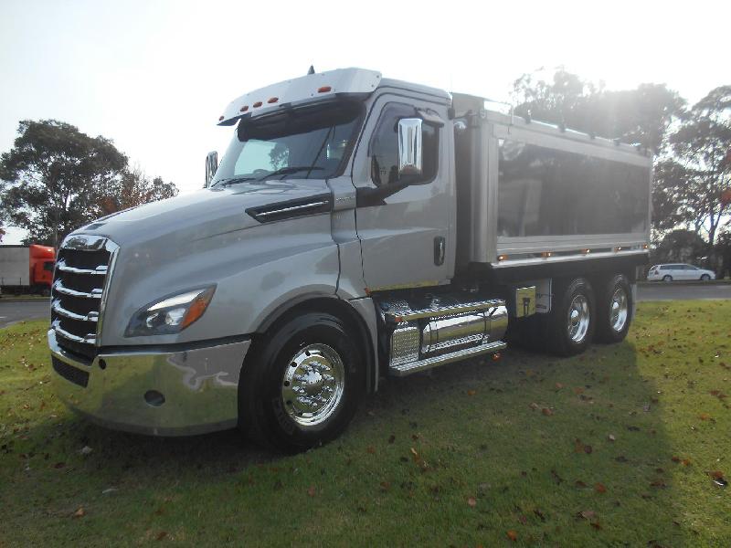 2023 Freightliner Cascadia 126 Tipper 