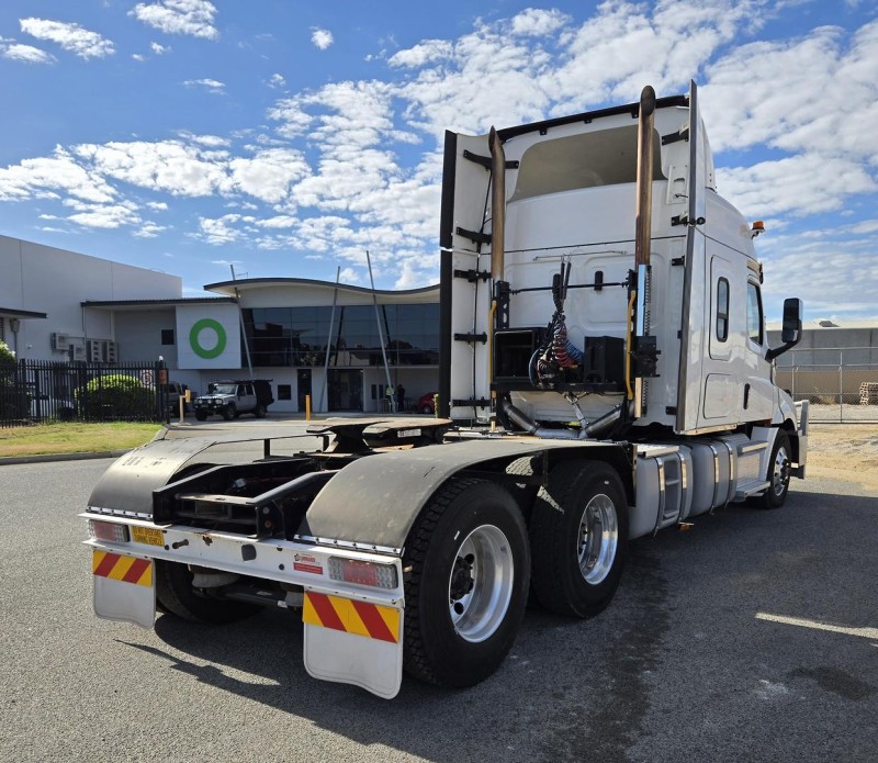 2020 Freightliner Cascadia INTEGRATED SINGLE SLEEPER 
