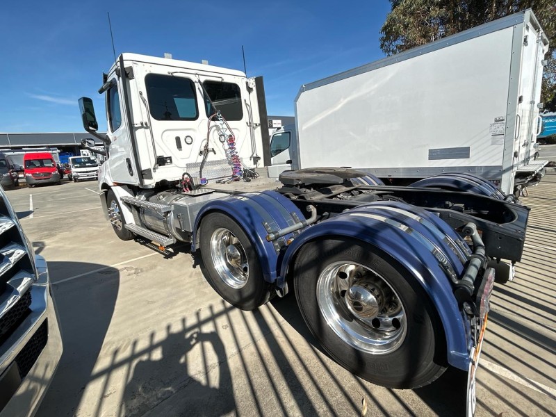 2022 Freightliner Cascadia 116 Day Cab 