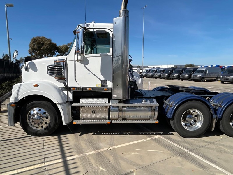 2019 Freightliner Coronado 114 