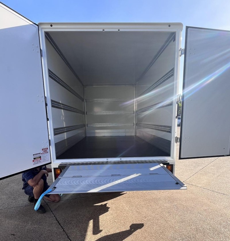 2024 Fuso Canter 515 LIDERKIT LIGHTWEIGHT BODY AND LOADER 