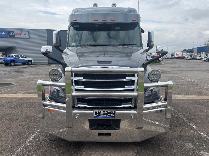2022 Freightliner Cascadia 126 Alloy tipper with lift up axle 