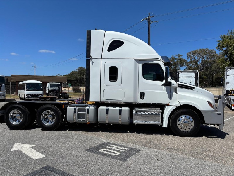 2021 Freightliner Cascadia 126 145000kg GCM 60 inch sleeper Double bunks 