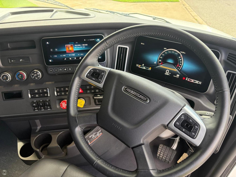 2024 Freightliner Cascadia 126 36 inch Sleeper 