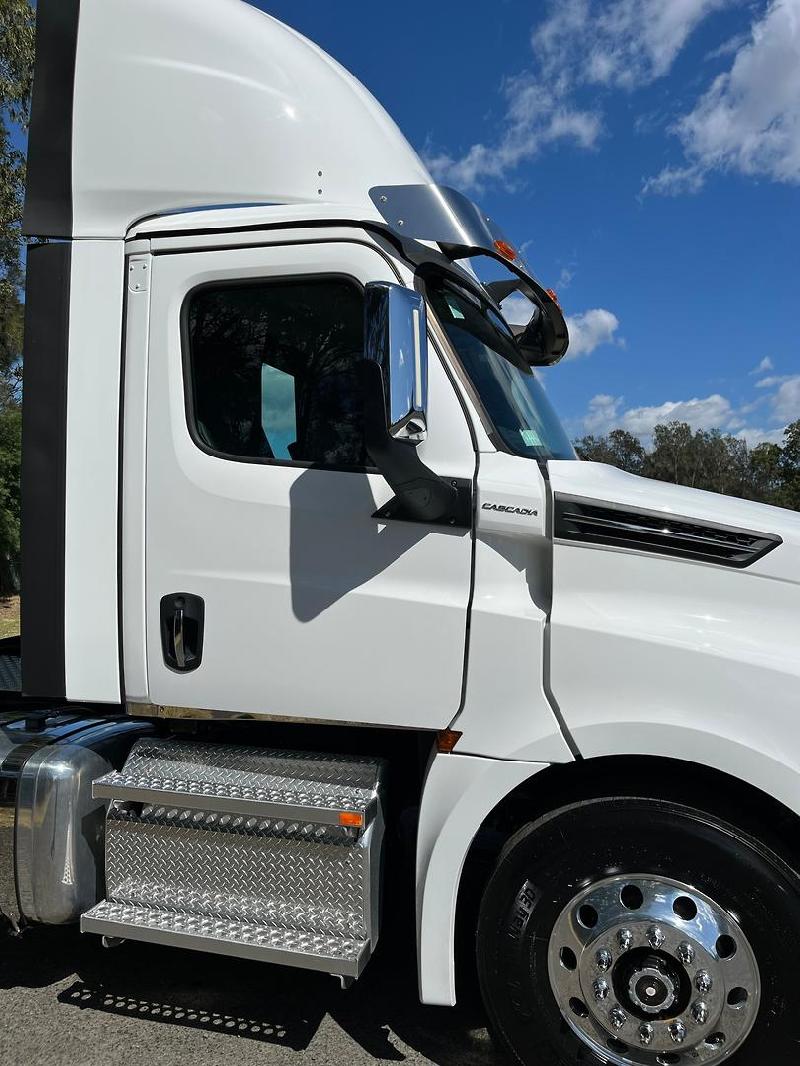 2023 Freightliner Cascadia 126 Ex Demo 