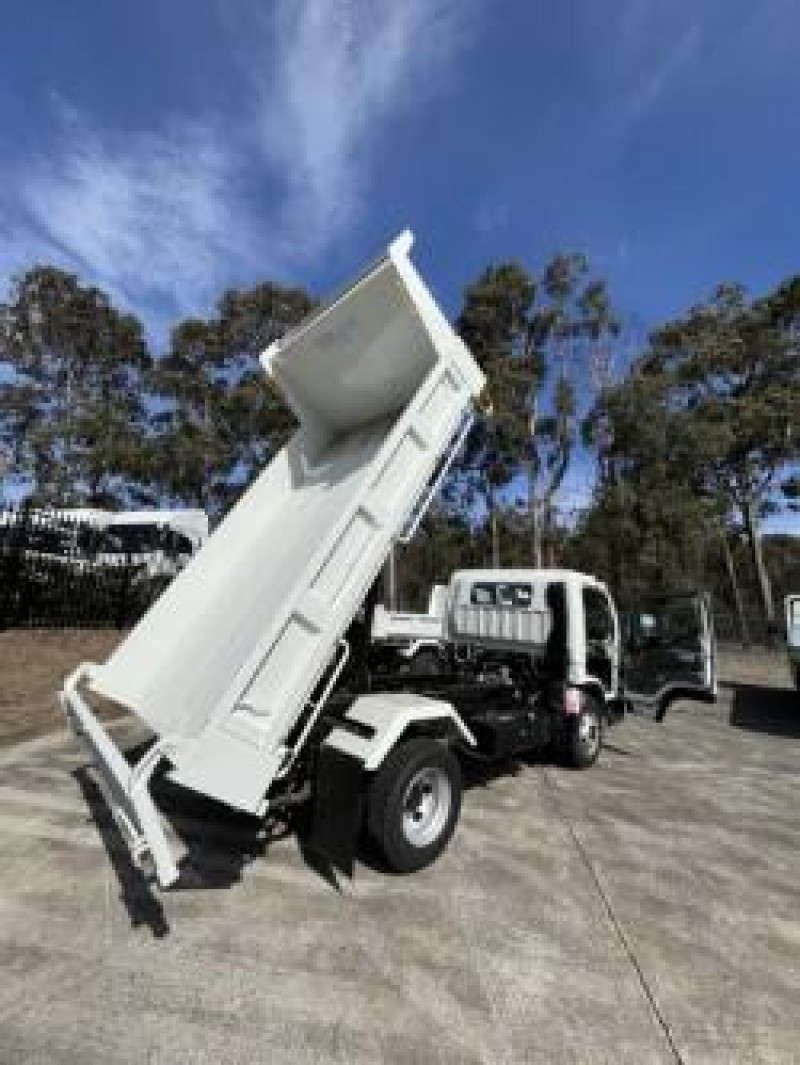 2025 Fuso Canter 815 