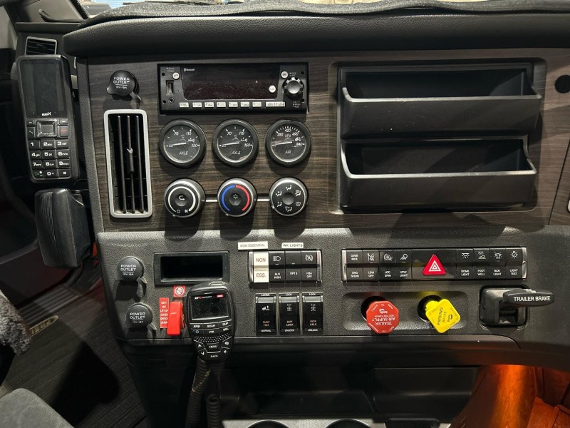 2022 Freightliner Cascadia 116 Day Cab 