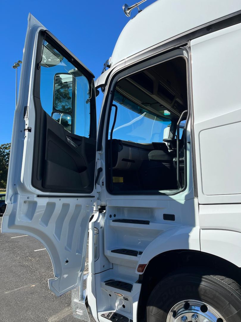 2025 Mercedes-Benz Actros 2663 BIG GIGASPACE with Microwave included image 23