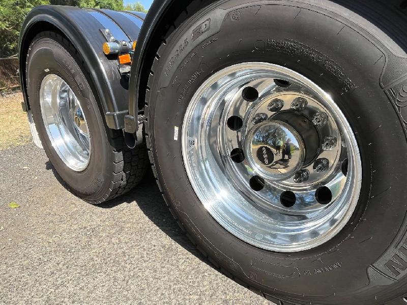 2025 Freightliner Cascadia 126 Microwave TV Cabinets and Custom Air Con ready 