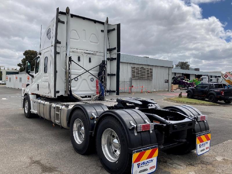 2023 Freightliner Cascadia 126 