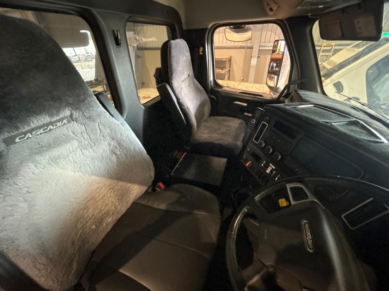 2022 Freightliner Cascadia 126 Day Cab 